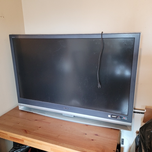 Tv,lite,xbox, shelves, - Picture 2 of 4